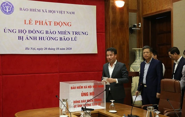 BHXH Việt Nam phát động ủng hộ đồng bào miền Trung bị ảnh hưởng bởi bão lũ.