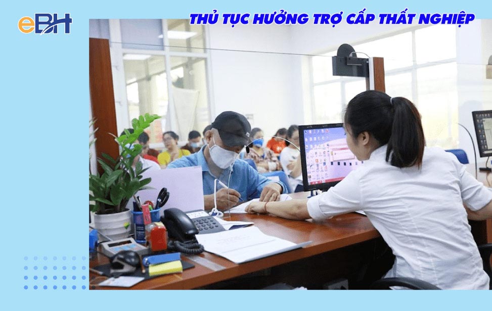 Người lao động có thể làm thủ tục hưởng TCTN trực tiếp hoặc online