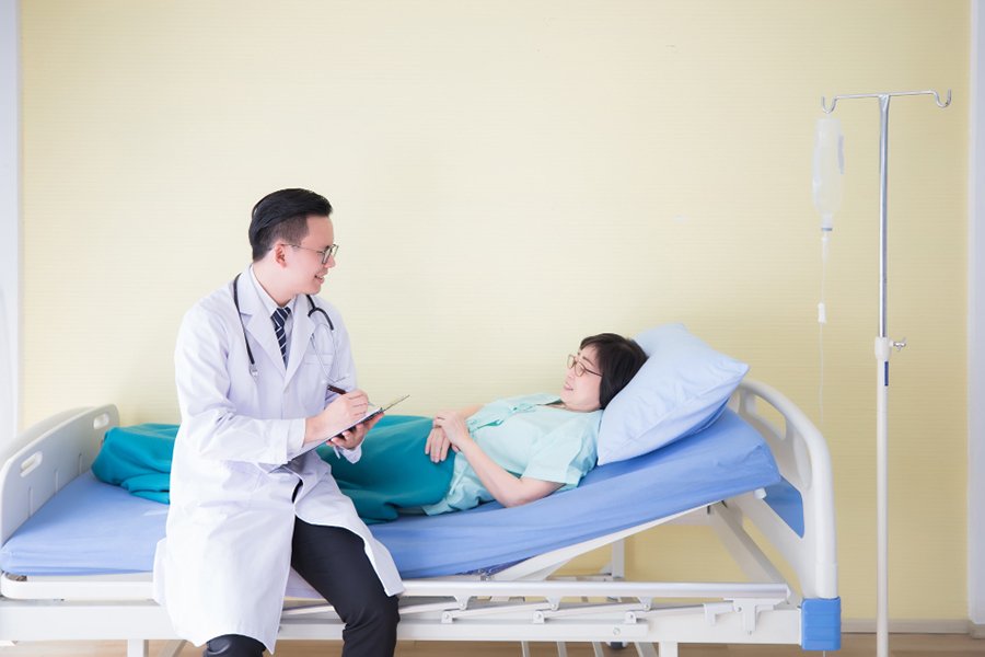 Chế độ ốm đau: Điều kiện và quyền lợi hưởng theo quy định